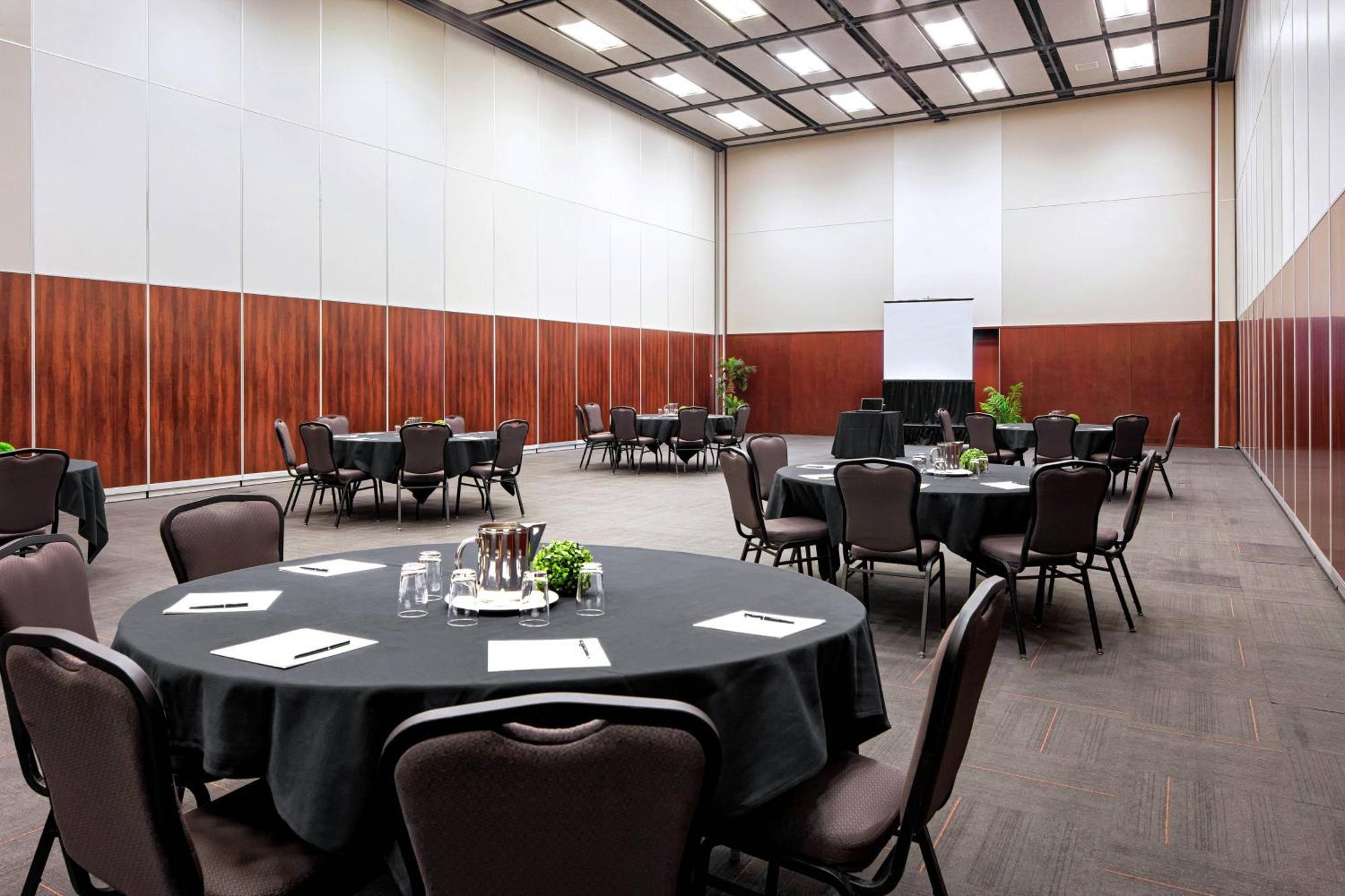 Four Points By Sheraton Levis Convention Centre מראה חיצוני תמונה