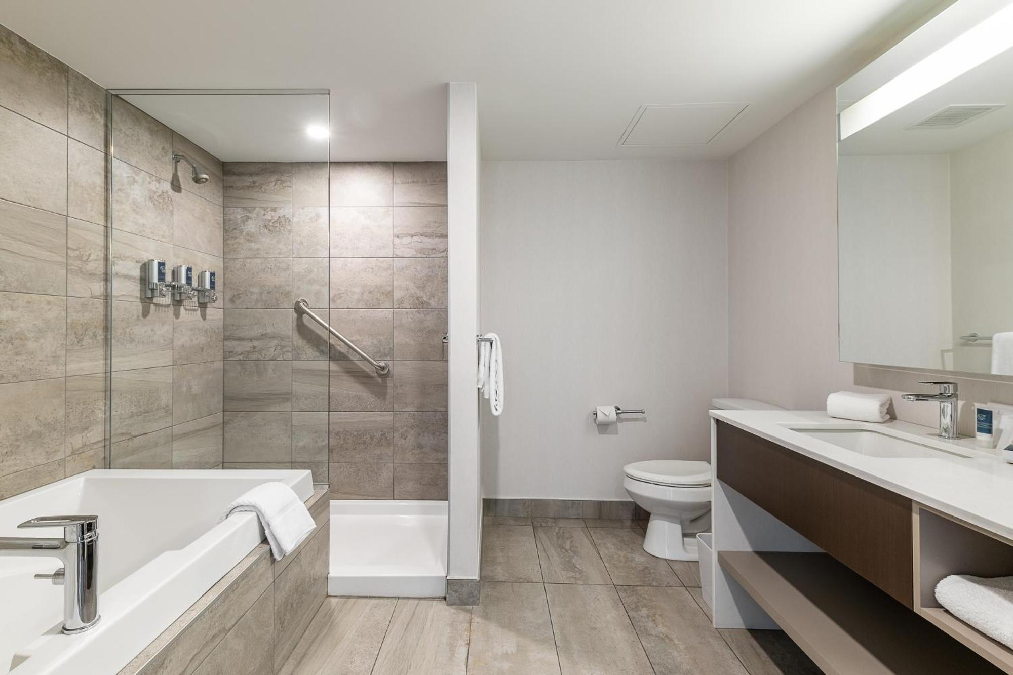 Four Points By Sheraton Levis Convention Centre מראה חיצוני תמונה