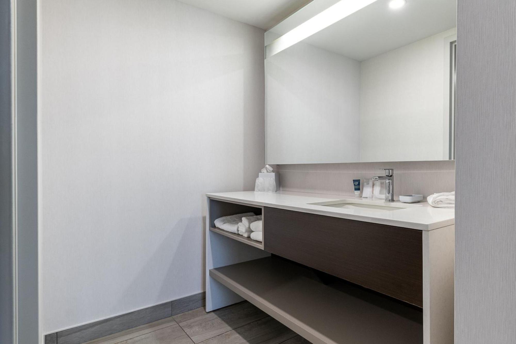 Four Points By Sheraton Levis Convention Centre מראה חיצוני תמונה