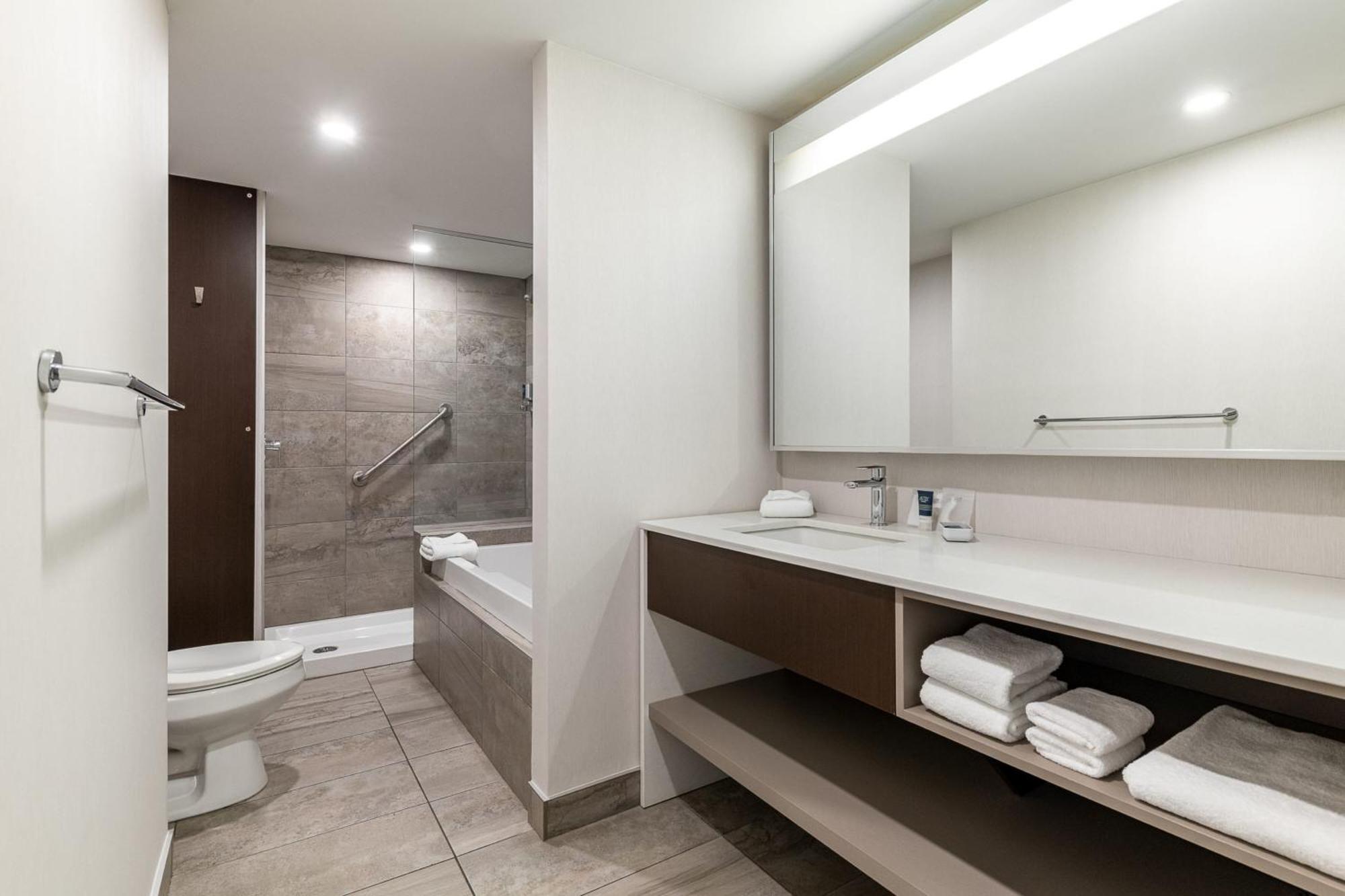 Four Points By Sheraton Levis Convention Centre מראה חיצוני תמונה