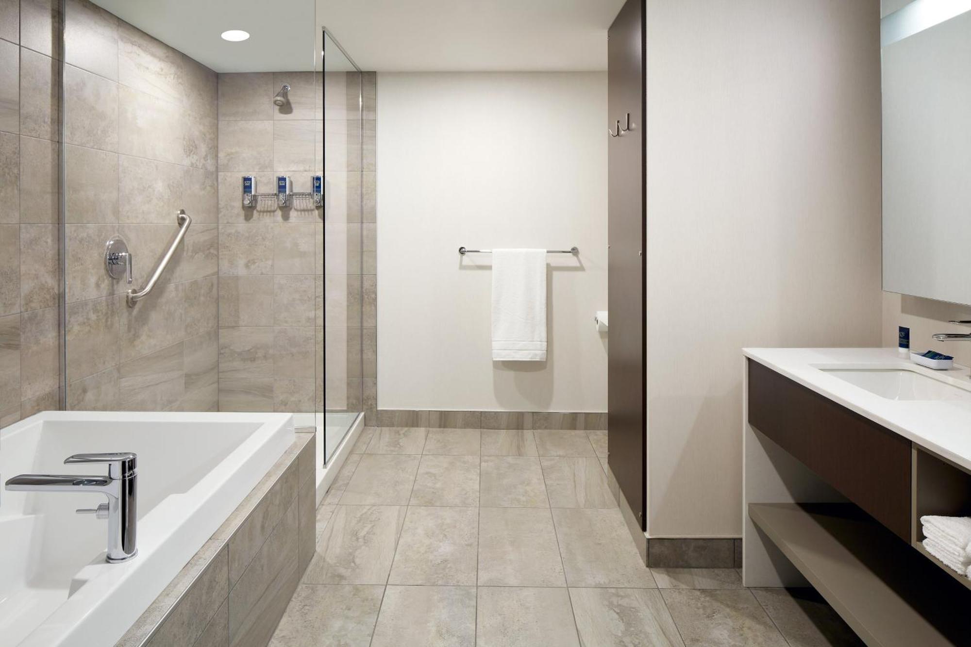 Four Points By Sheraton Levis Convention Centre מראה חיצוני תמונה