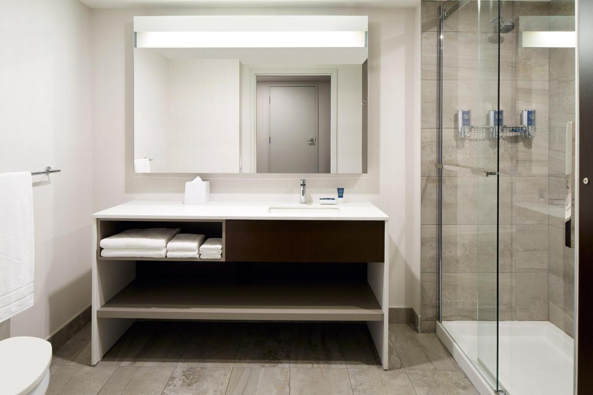 Four Points By Sheraton Levis Convention Centre מראה חיצוני תמונה