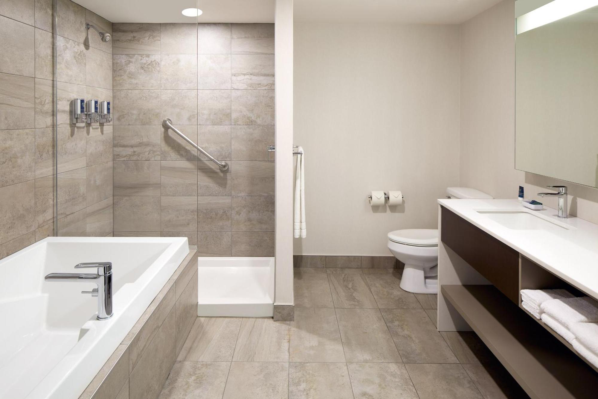 Four Points By Sheraton Levis Convention Centre מראה חיצוני תמונה